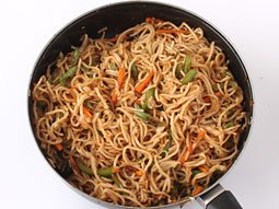 Veg Hakka Noodles | How To Make Veg Hakka Noodles? - Hamara Rasoighar
