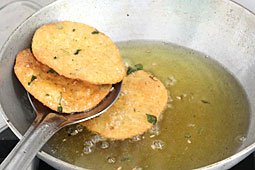 Methi Puri | How To Make Methi Puri?