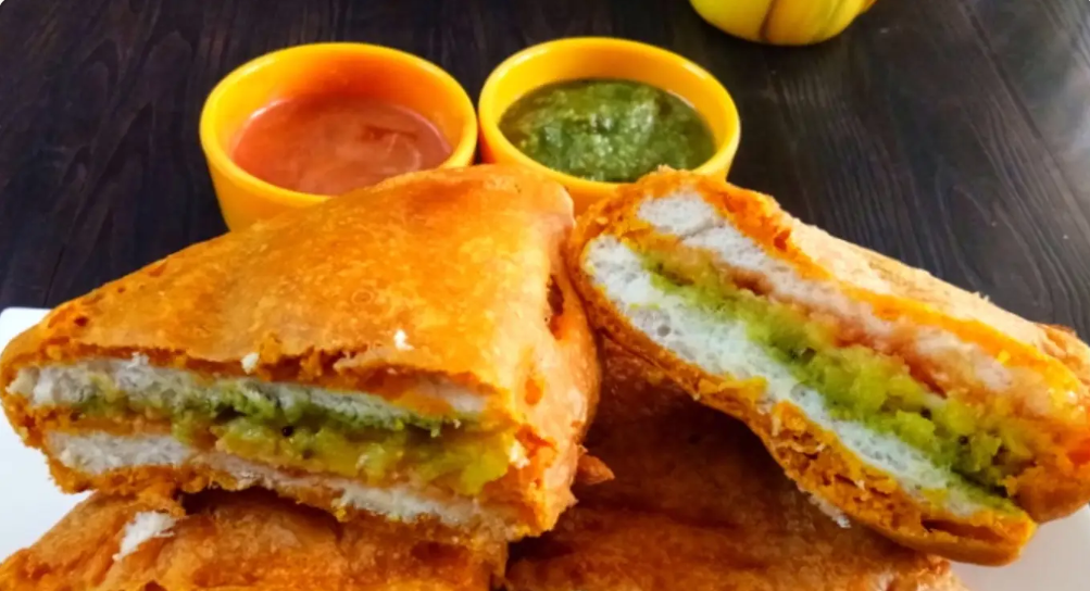 How To Make Cheesy Bread Pakoda?